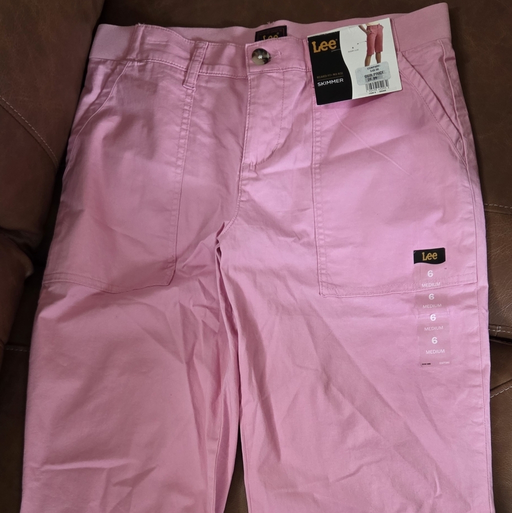 Lee Women's Skimmer Shorts - Size 6 Medium - Vibrant Pink (NWT)